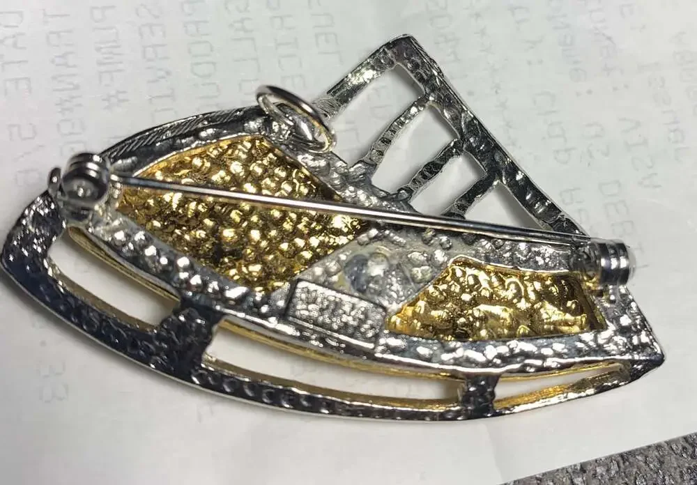Ultra Craft Pin/Pendant